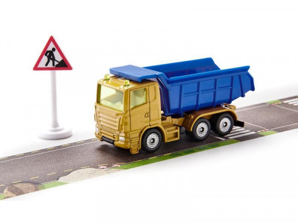 Грузовик Siku 1600 с кузовом-самосвалом и трассой